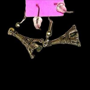 Nwt Eiffel Tower france rare beautiful collectors Neimans luxury earrings .925